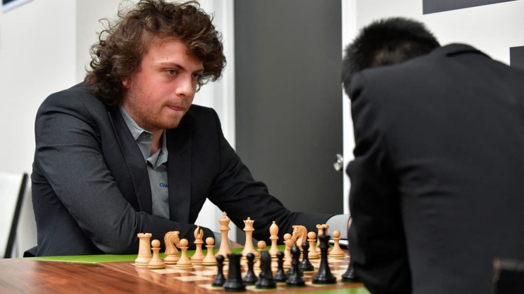 Hans Niemann menggugat Magnus Carlsen dan lainnya sebesar $100 juta atas tuduhan kecurangan catur