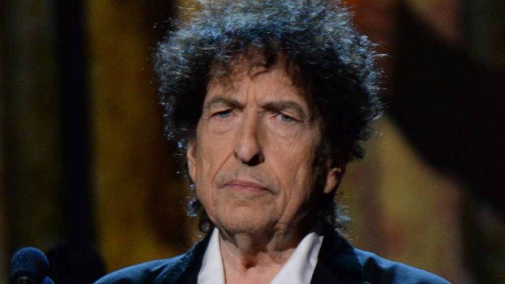 Bob Dylan membahas kontroversi penandatanganan buku
