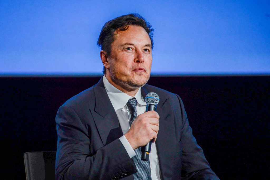 Elon Musk dilaporkan sedang mempertimbangkan untuk memangkas lebih lanjut tenaga kerja Twitter