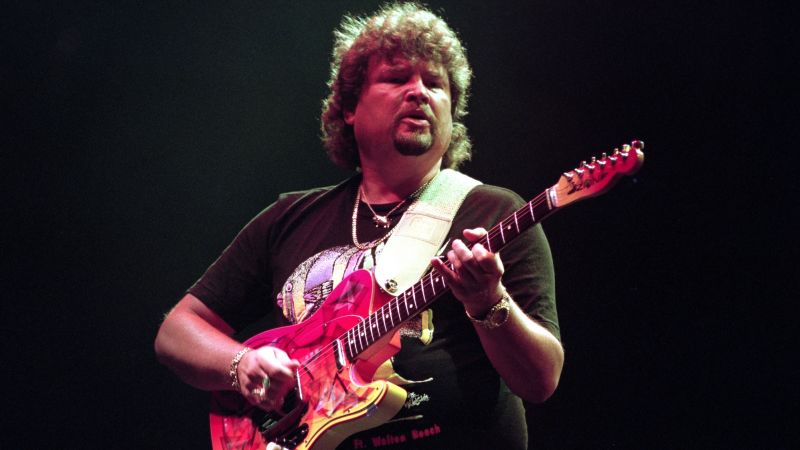 Jeff Cook, gitaris dan salah satu pendiri band Alabama, meninggal dunia pada usia 73 tahun