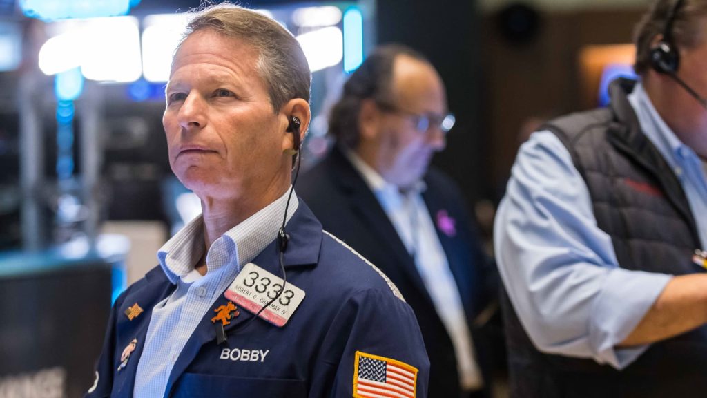 Dow Jones naik 500 poin pada pembukaan hari Selasa karena investor bergembira atas laporan inflasi ringan