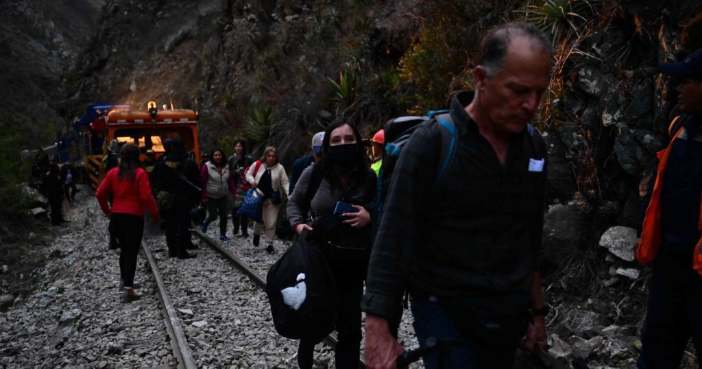 Turis Amerika terdampar di Machu Picchu karena protes mematikan di Peru