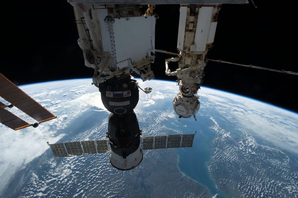 Tes impuls pada kebocoran pesawat ruang angkasa Soyuz stasiun ruang angkasa - perjalanan ruang angkasa AS ditunda