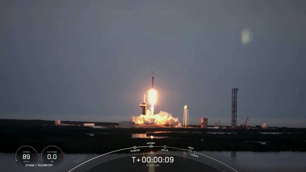 Roket SpaceX Falcon 9 berhasil meluncurkan satelit Starlink