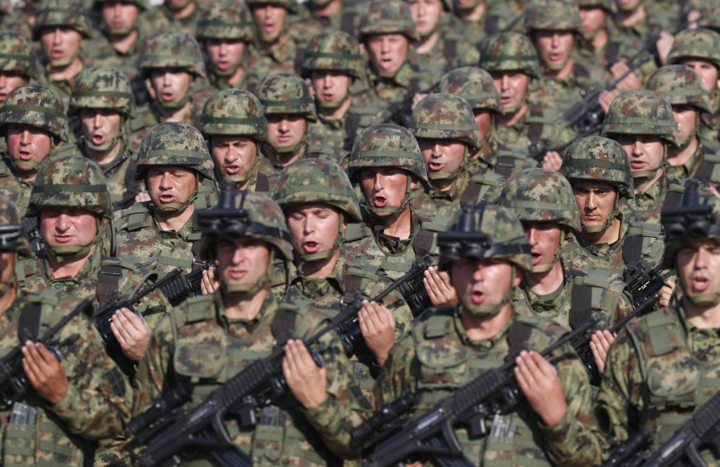 Serbia mencari kembalinya pasukannya ke Kosovo saat ketegangan meningkat